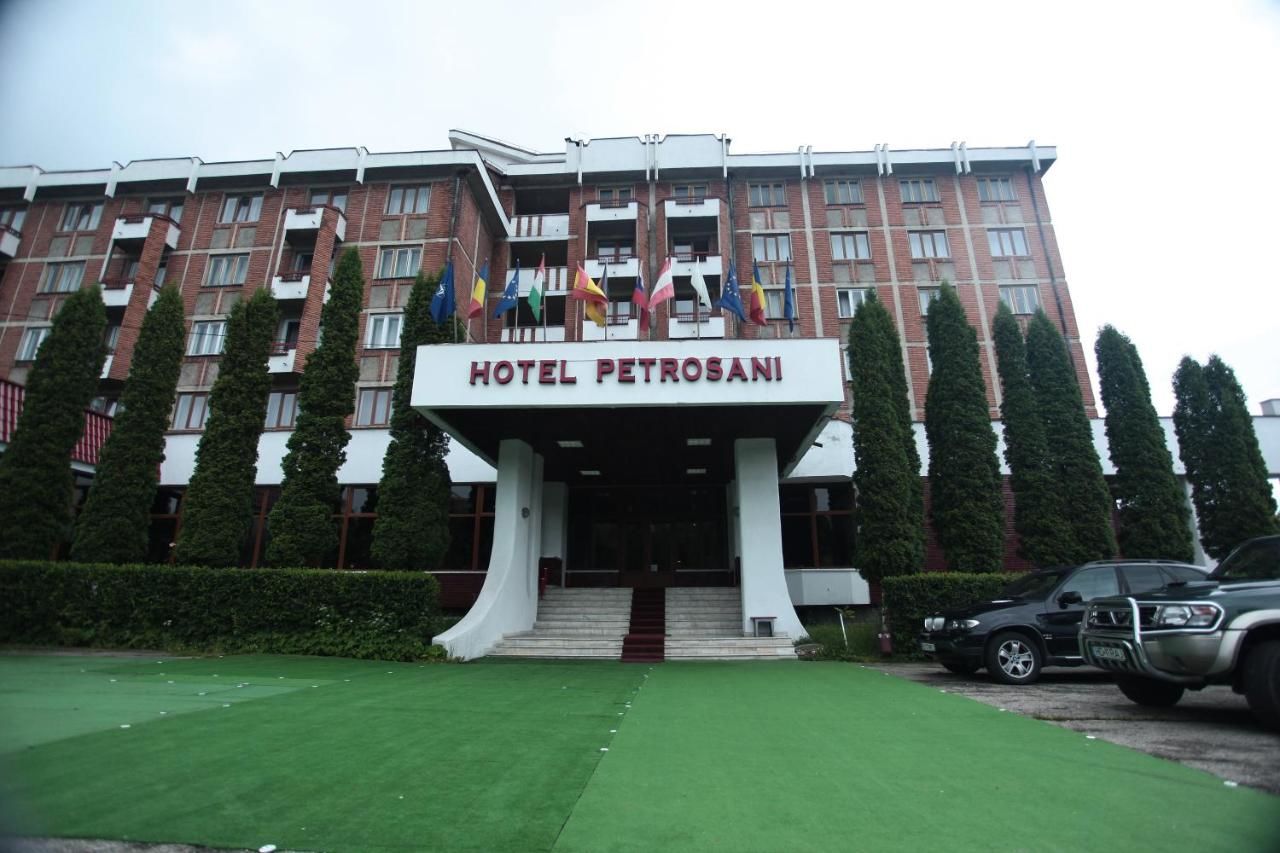 Отель Hotel Petroşani Петрошани-5