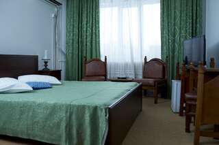 Отель Hotel Petroşani Петрошани Улучшенный двухместный номер с 1 кроватью или 2 отдельными кроватями-7