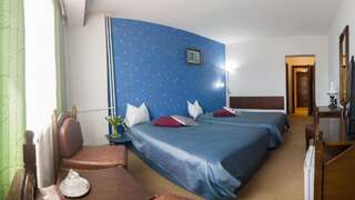 Отель Hotel Petroşani Петрошани Улучшенный двухместный номер с 1 кроватью-3