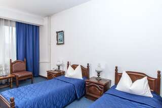 Отель Hotel Petroşani Петрошани Улучшенный двухместный номер с 1 кроватью или 2 отдельными кроватями-41