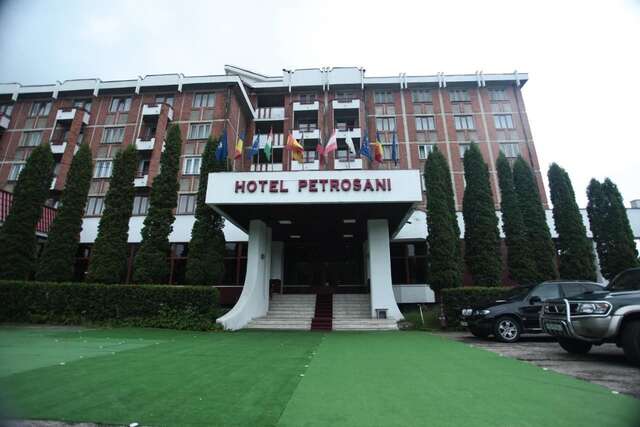 Отель Hotel Petroşani Петрошани-4